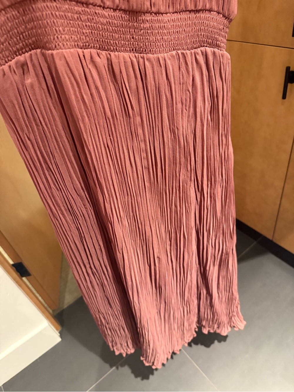 Aritzia Sleeveless Pleated Midi Dress in Mauve - Picture 9 of 11
